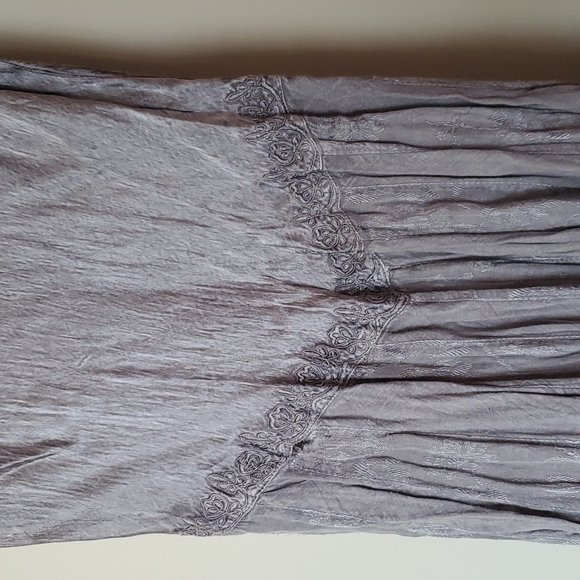 Bohemian embroidered Indian dress - Picture 9 of 11